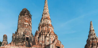 สุโขทัยตั้งสรรค์ดังแสงไฟ แล้วหายวับลงในเงามืด สุโขทัยตั้งสรรค์ดังแสงไฟ แล้วหายวับลงในเงามืด
